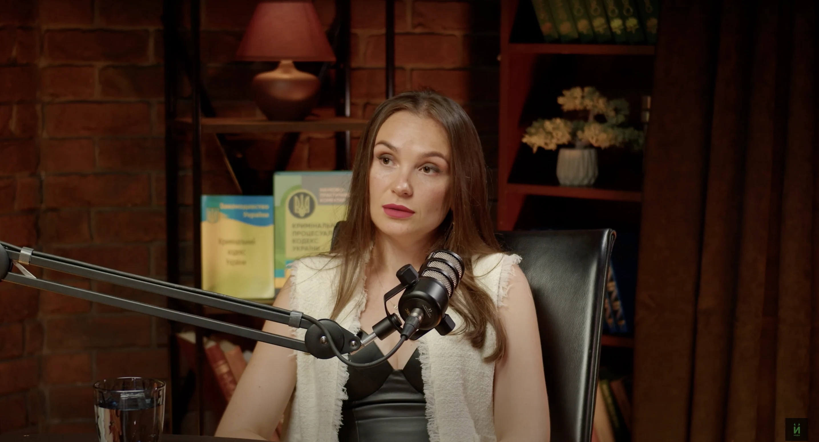 Через дефіцит співробітників військкомати до процесу вручення повісток можуть залучати також працівників ЖЕКу та ОСББ. Про це розповіла адвокат Поліна Марченко...